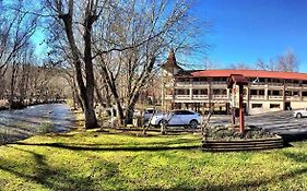 Riverbend Motel & Cabins